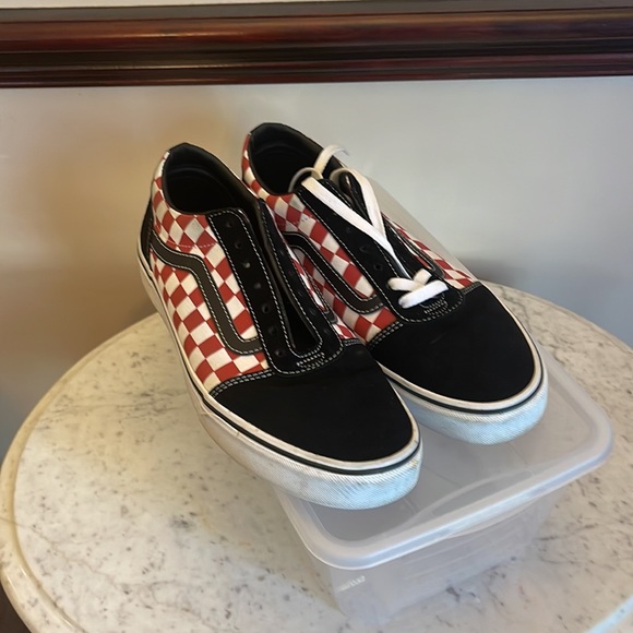 Vans black white and red checkered in men’s size 9. - Picture 2 of 2